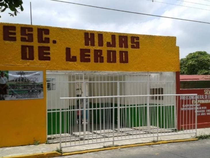  Evacuan escuelas en el Centro de Minatitlán por presencia de gas, ¿otra vez la refinería Lázaro Cárdenas?